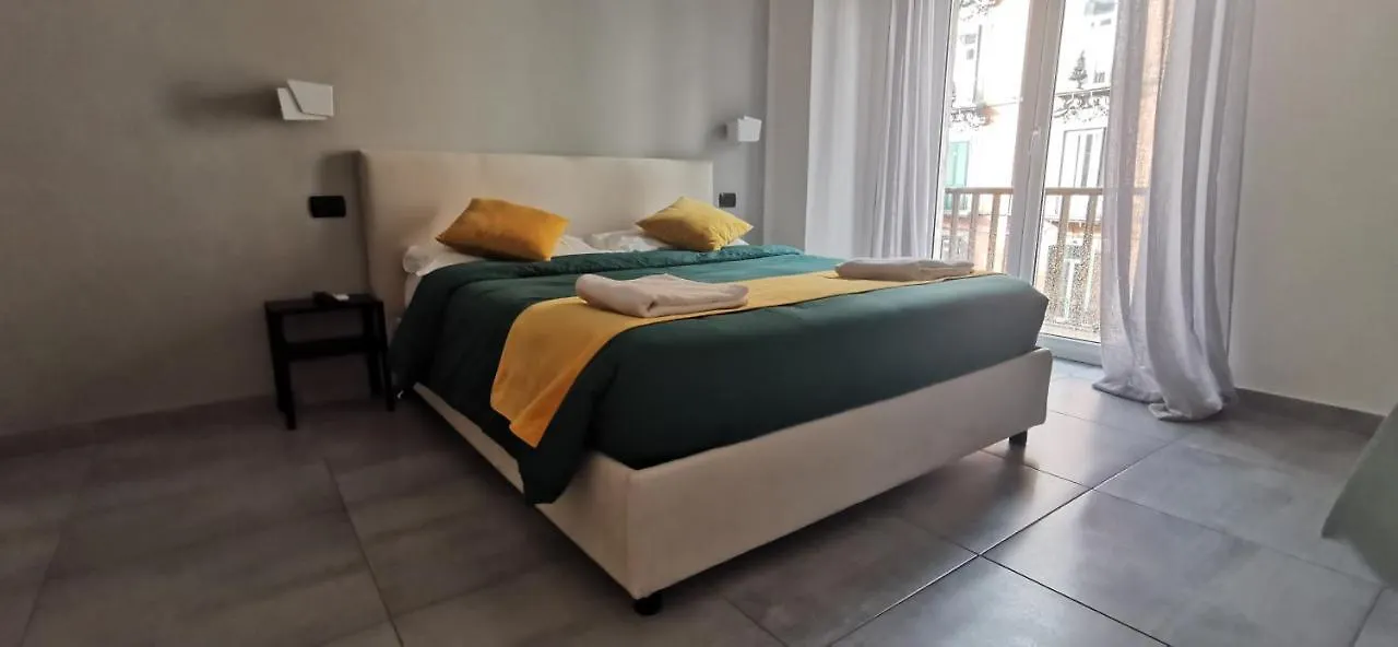 Hi Relais Rooms Naples 2*,